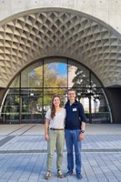 Das Bonner Team vor dem kürzlich eröffneten Ágnes-Heller-Haus der Universität Innsbruck
